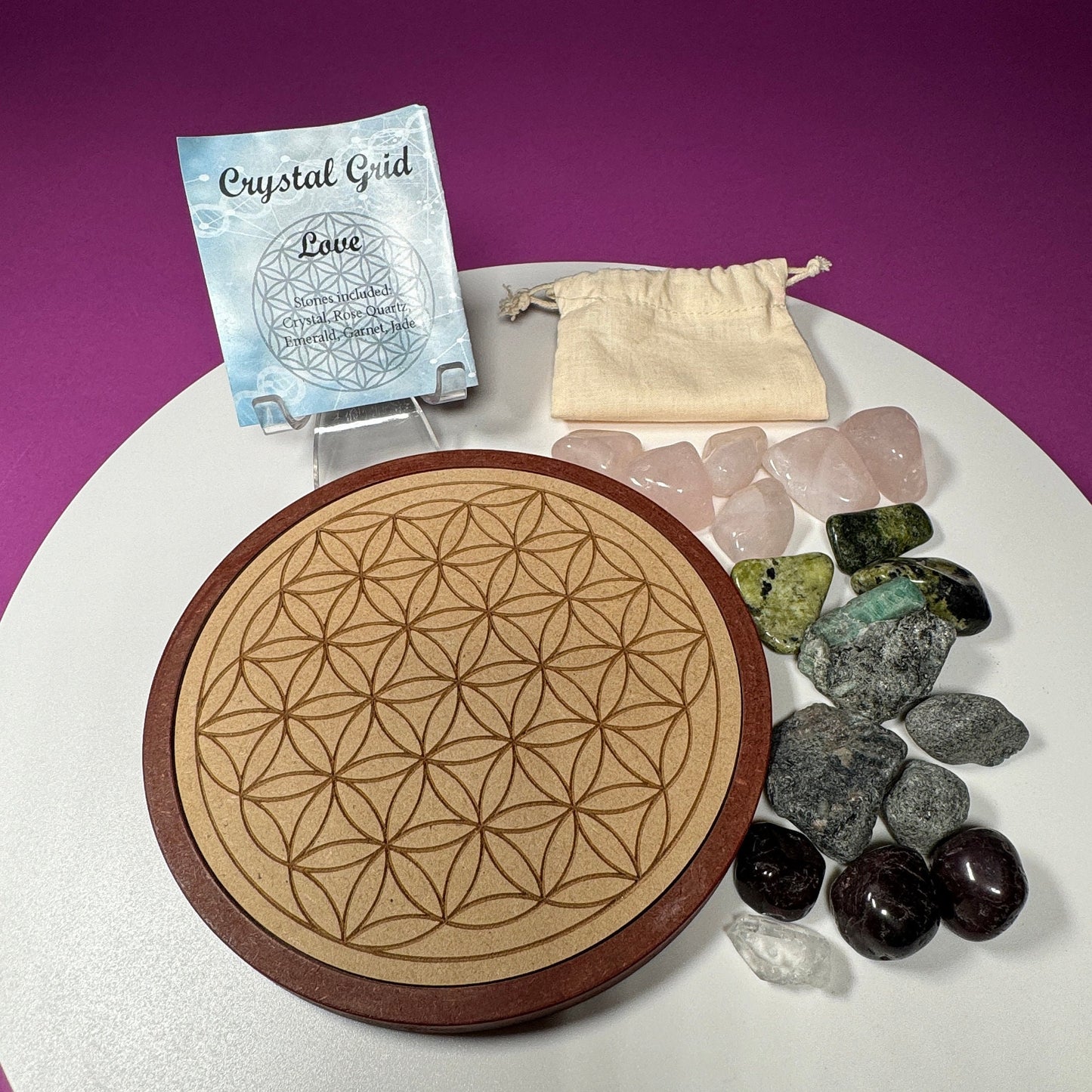 Crystal Grid and Stones for Love: Crystal, Rose Quartz, Emerald, Garnet, Jade