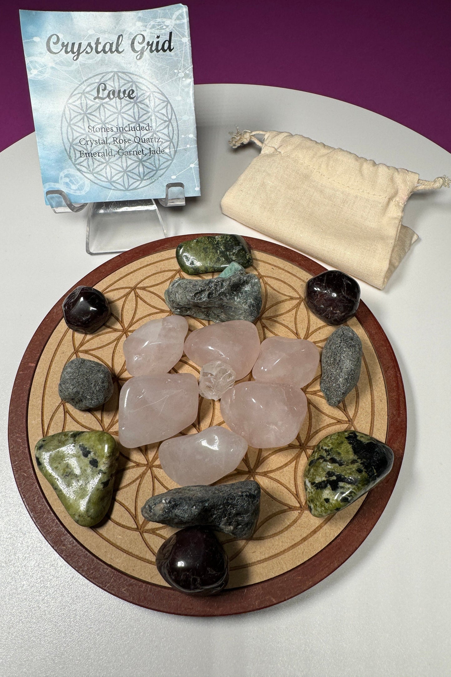 Crystal Grid and Stones for Love: Crystal, Rose Quartz, Emerald, Garnet, Jade