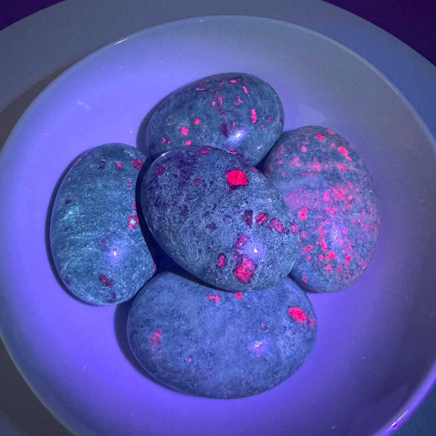 Ruby Zoisite Palm/Soap Stones, UV Reactive