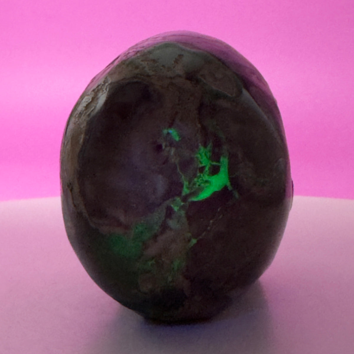 Volcanic Agate Skull – UV Reactive Green Glow – 501g