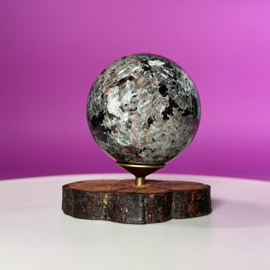 Yooperlite Sphere 414g with Decorative Stand – UV Reactive Crystal