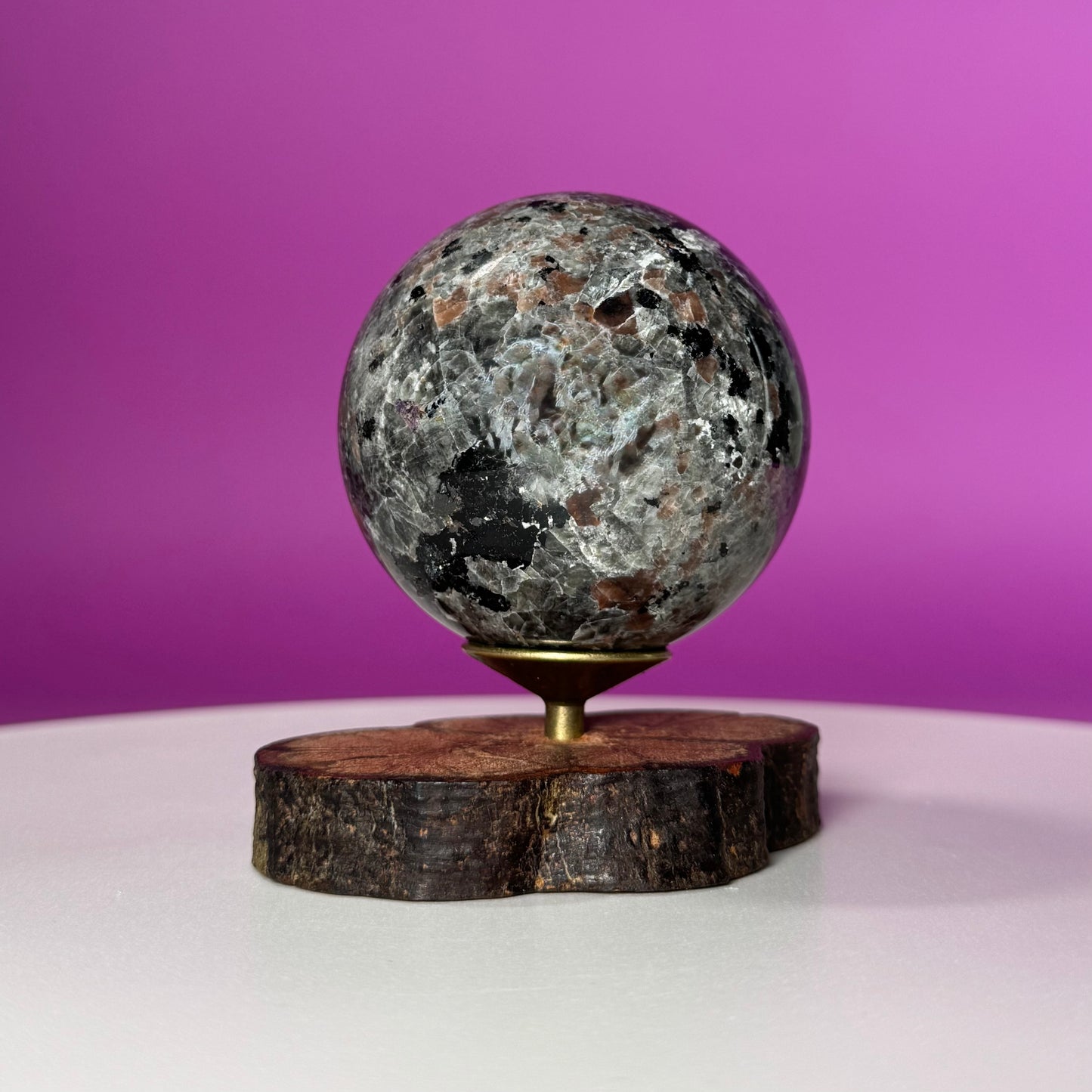 Yooperlite Sphere 414g with Decorative Stand – UV Reactive Crystal