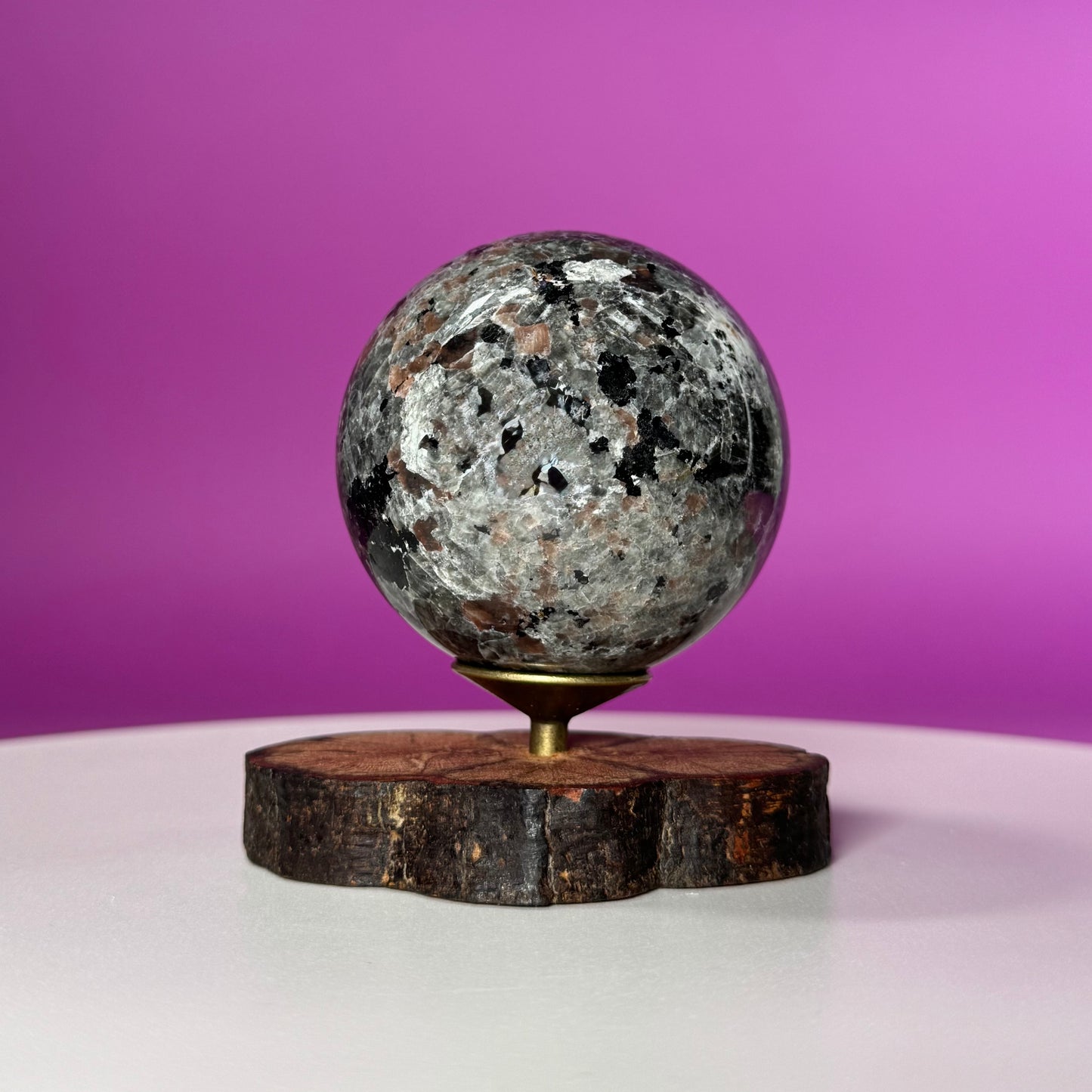 Yooperlite Sphere 414g with Decorative Stand – UV Reactive Crystal