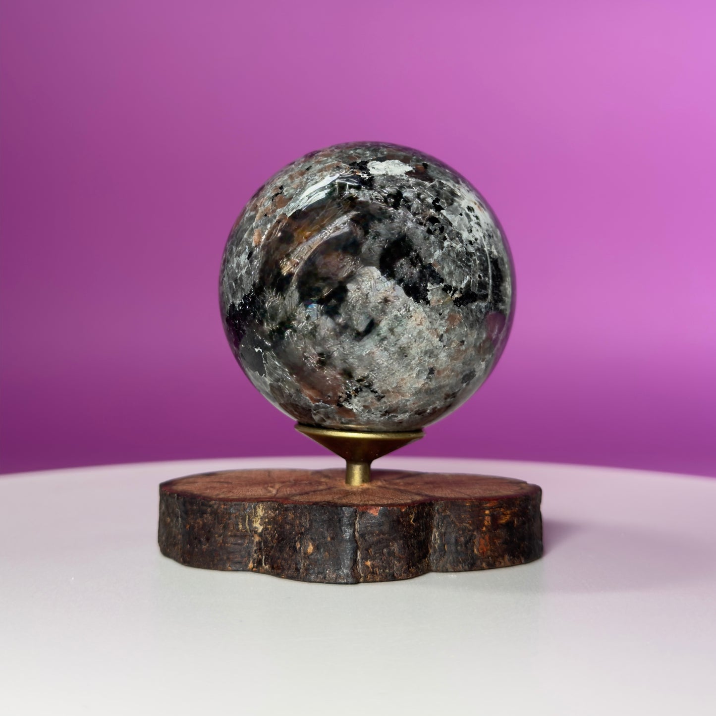 Yooperlite Sphere 414g with Decorative Stand – UV Reactive Crystal