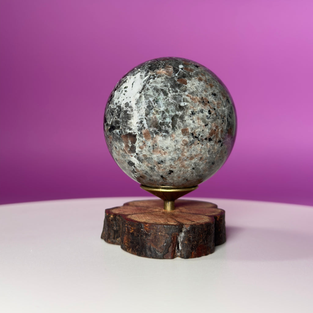 Yooperlite Sphere 414g with Decorative Stand – UV Reactive Crystal