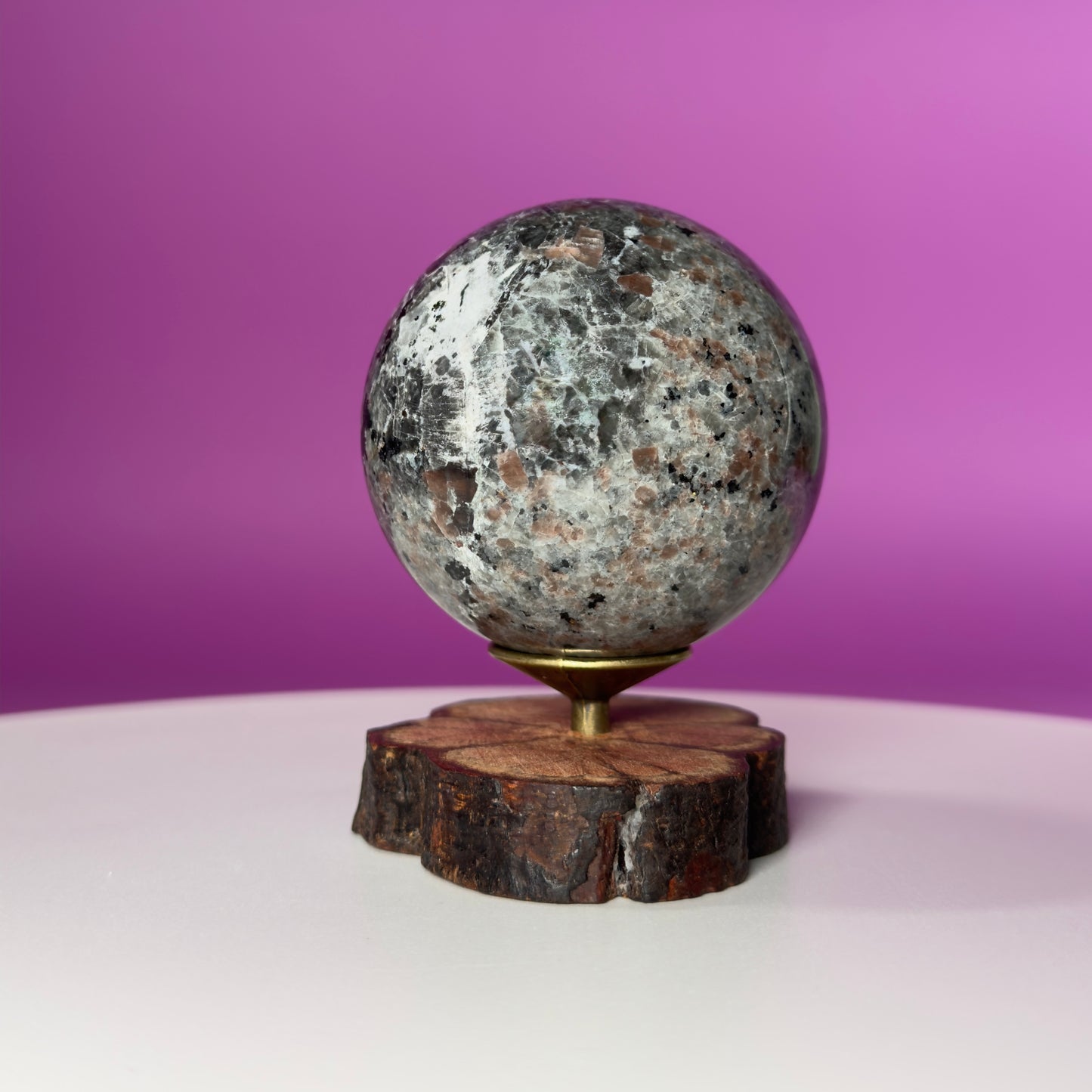 Yooperlite Sphere 414g with Decorative Stand – UV Reactive Crystal