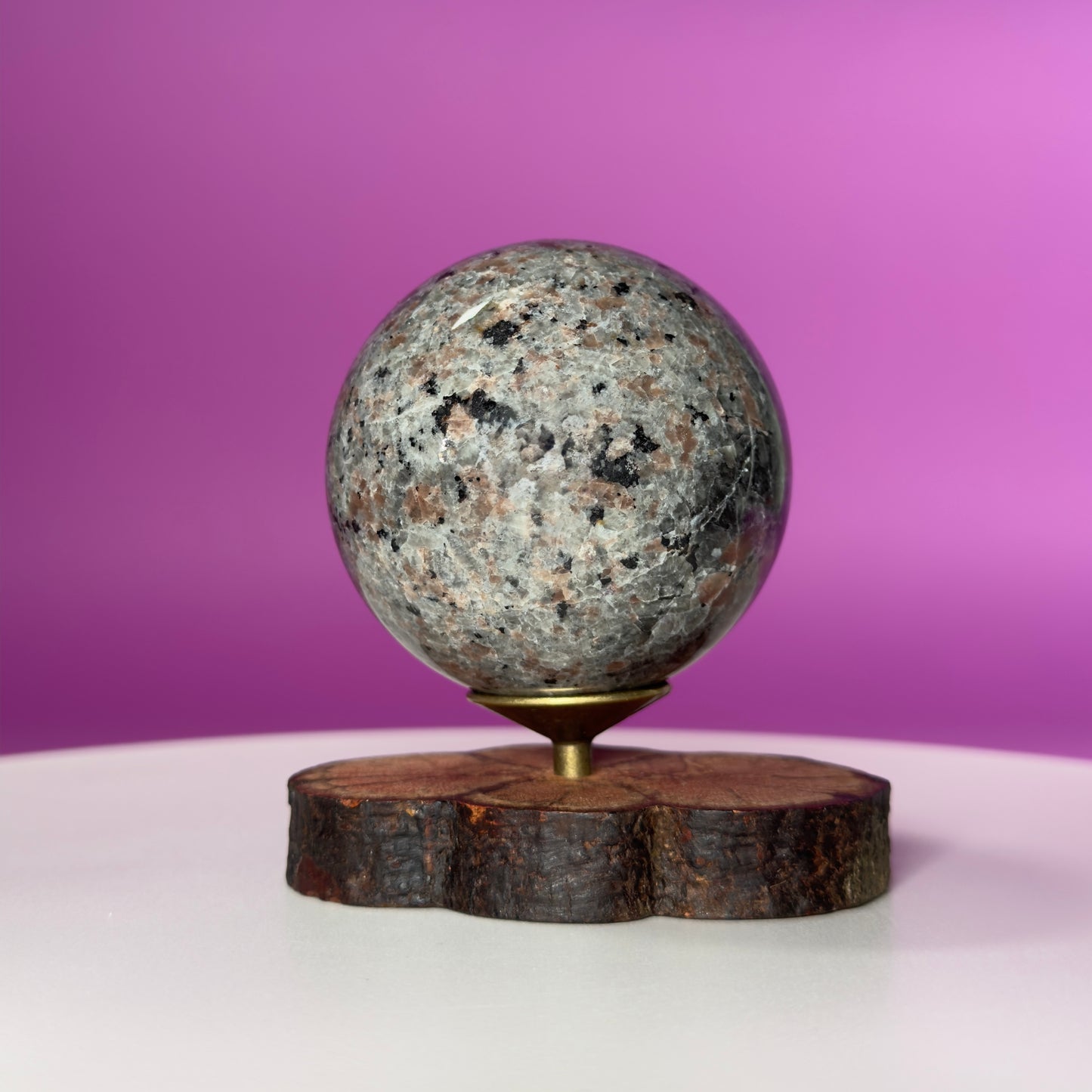 Yooperlite Sphere 414g with Decorative Stand – UV Reactive Crystal