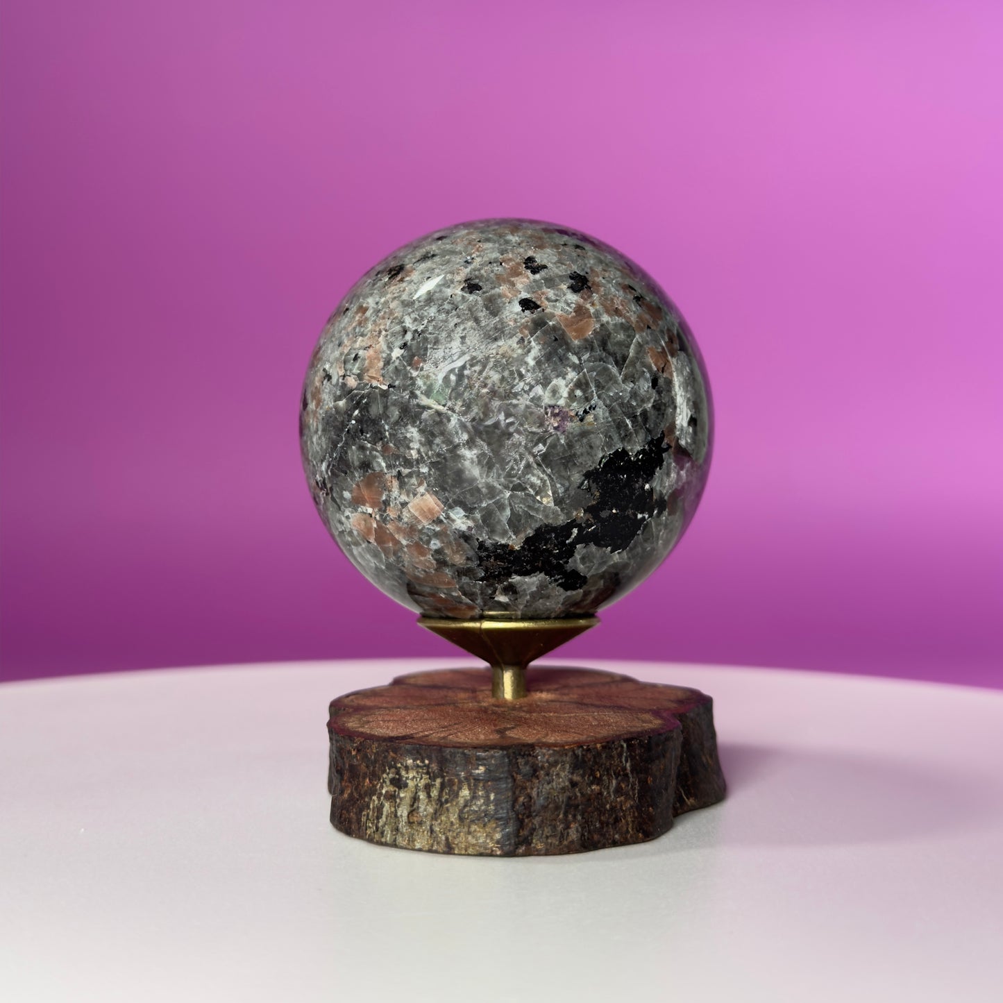 Yooperlite Sphere 414g with Decorative Stand – UV Reactive Crystal