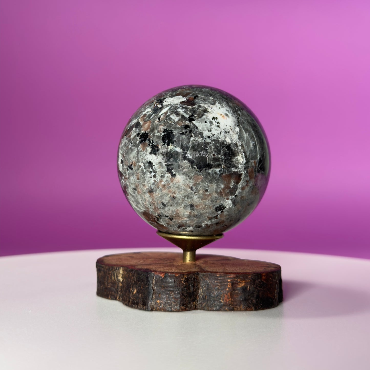 Yooperlite Sphere 414g with Decorative Stand – UV Reactive Crystal