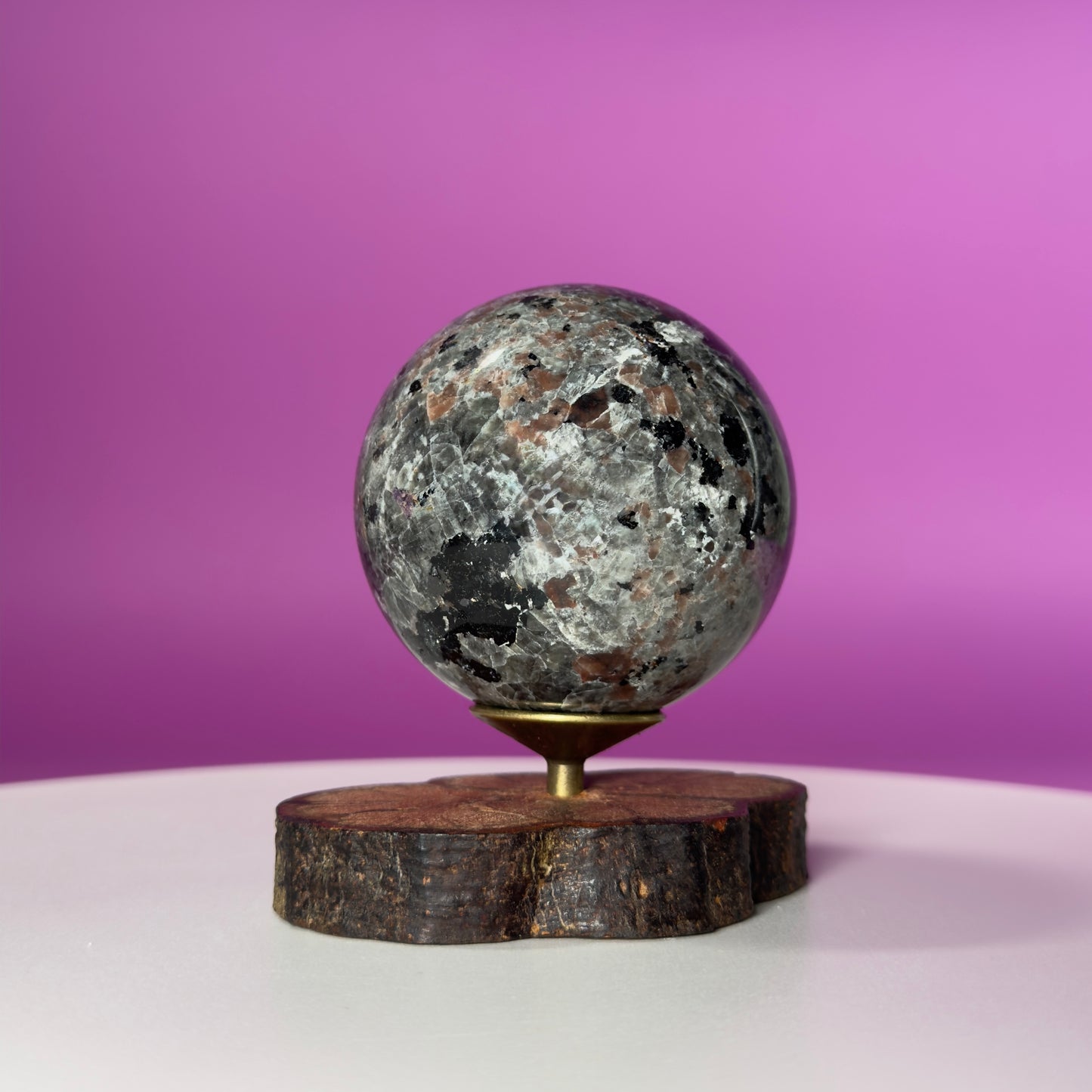 Yooperlite Sphere 414g with Decorative Stand – UV Reactive Crystal