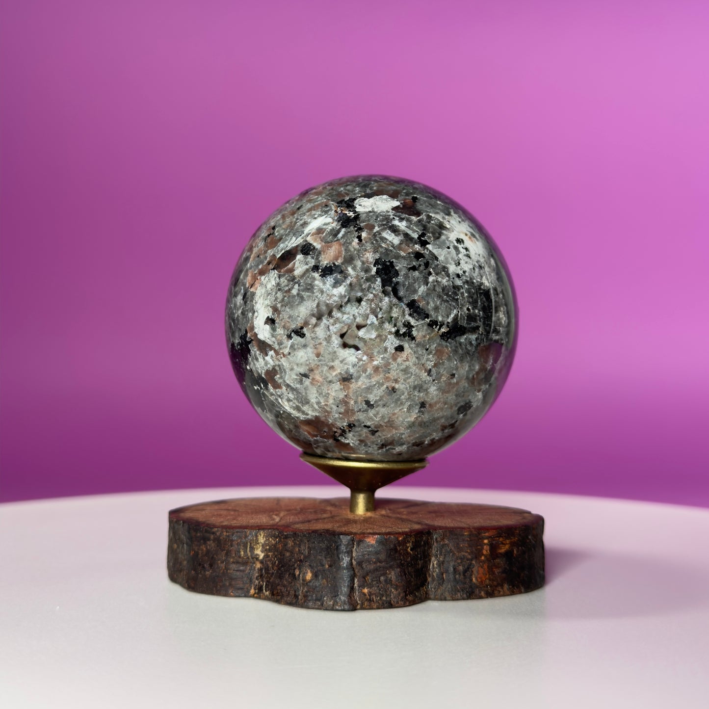 Yooperlite Sphere 414g with Decorative Stand – UV Reactive Crystal