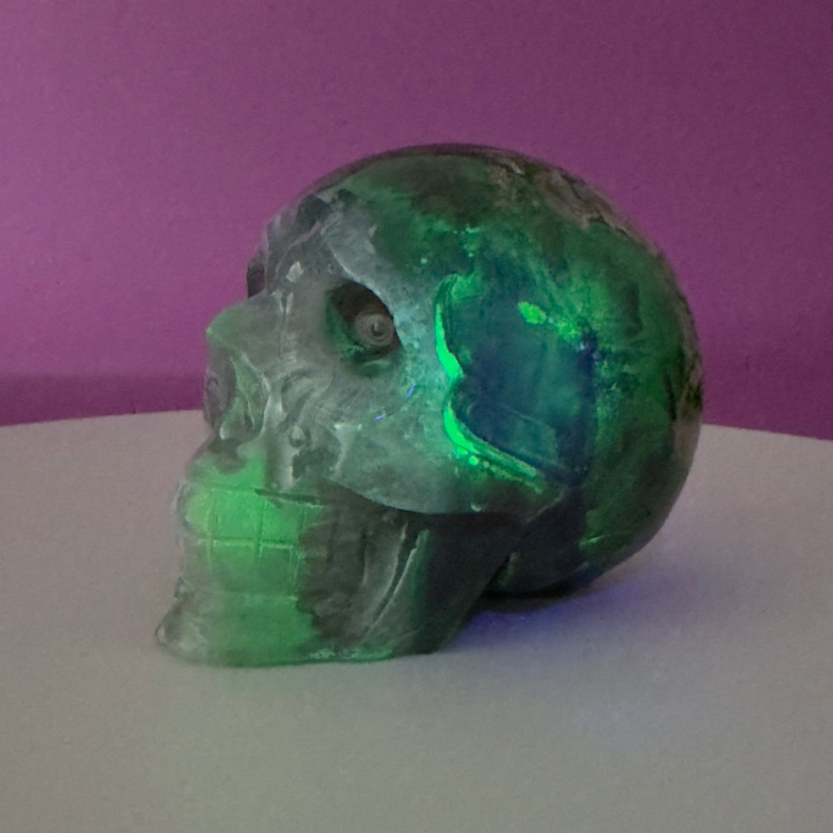 Volcanic Agate Skull – UV Reactive Green Glow – 501g