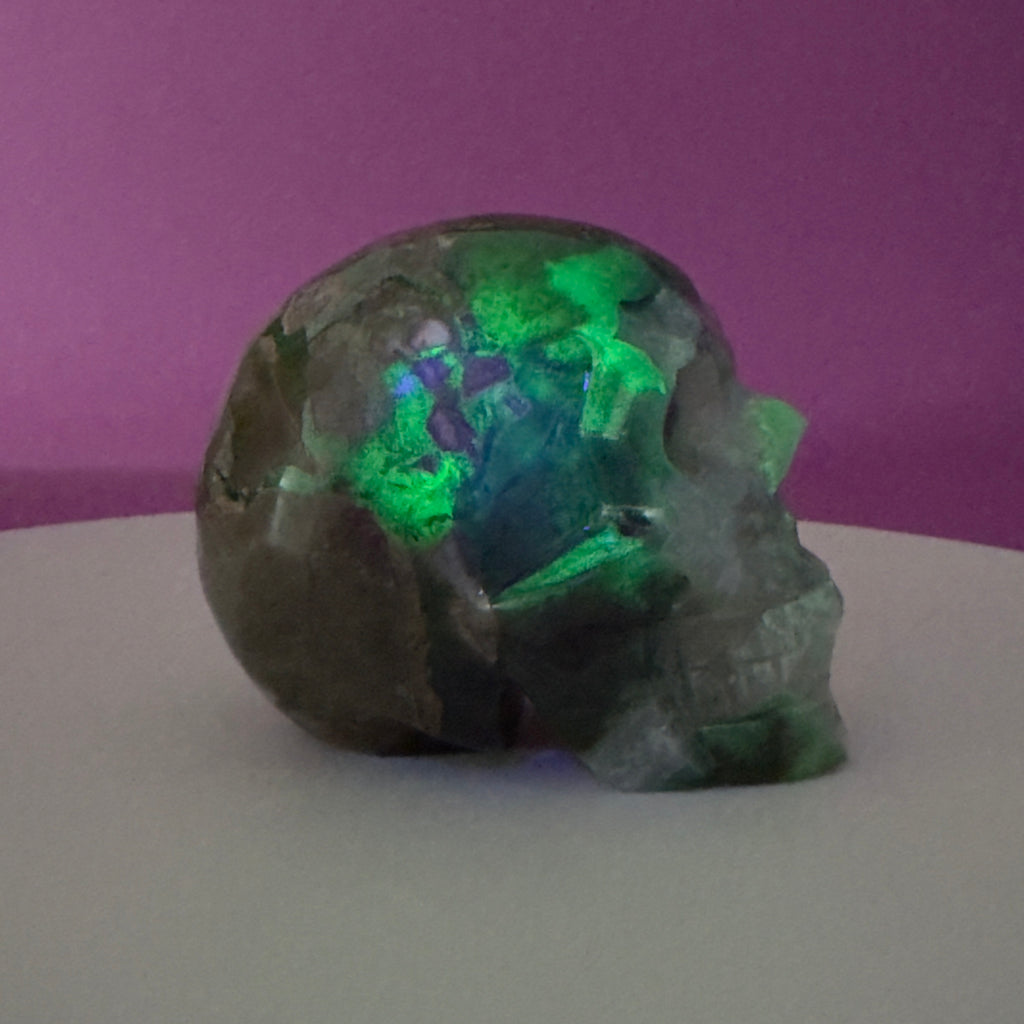 Volcanic Agate Skull – UV Reactive Green Glow – 501g