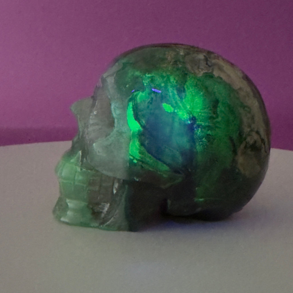 Volcanic Agate Skull – UV Reactive Green Glow – 501g
