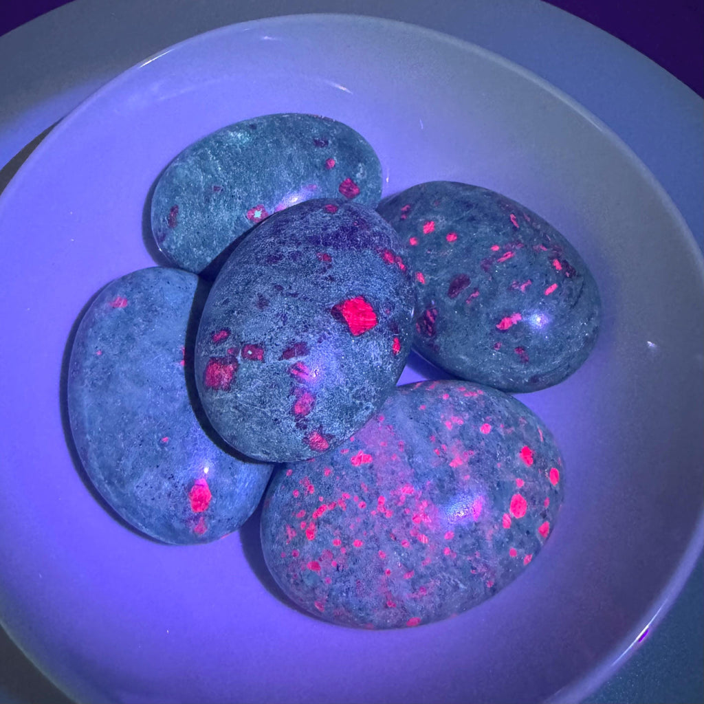 Ruby Zoisite Palm/Soap Stones, UV Reactive
