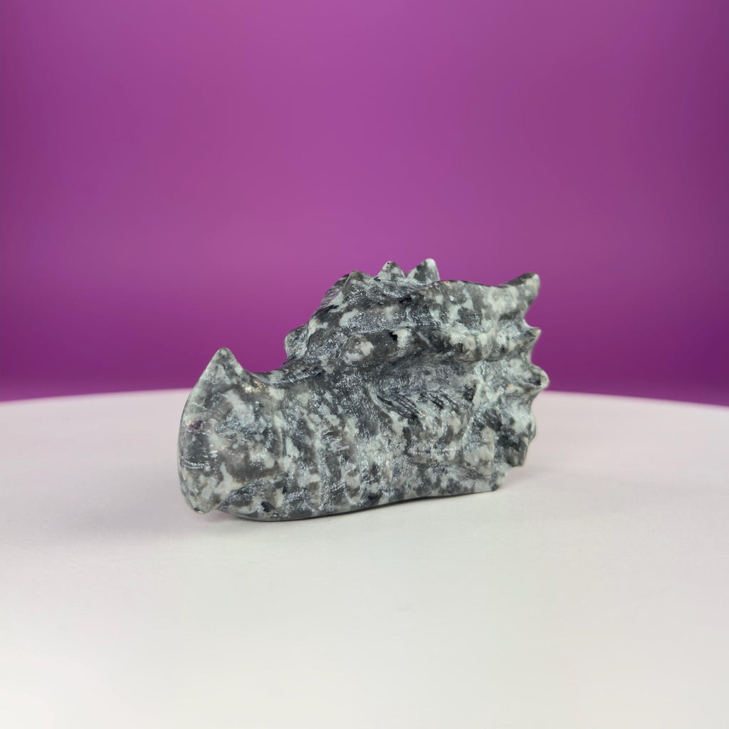 Yooperlite Dragon Skull Carving 138g | UV Reactive Crystal Skull | Fluorescent Stone