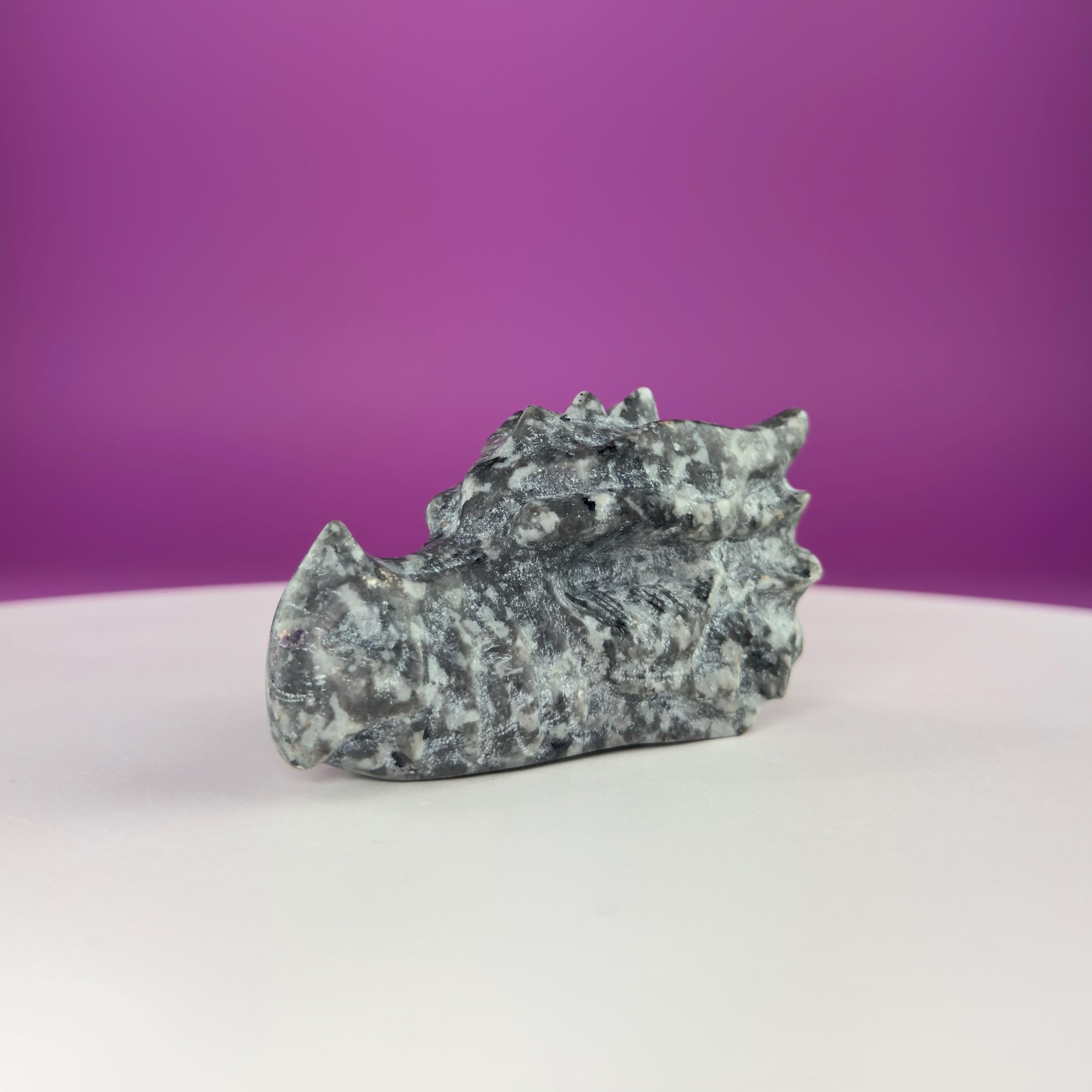 Yooperlite Dragon Skull Carving 138g | UV Reactive Crystal Skull | Fluorescent Stone