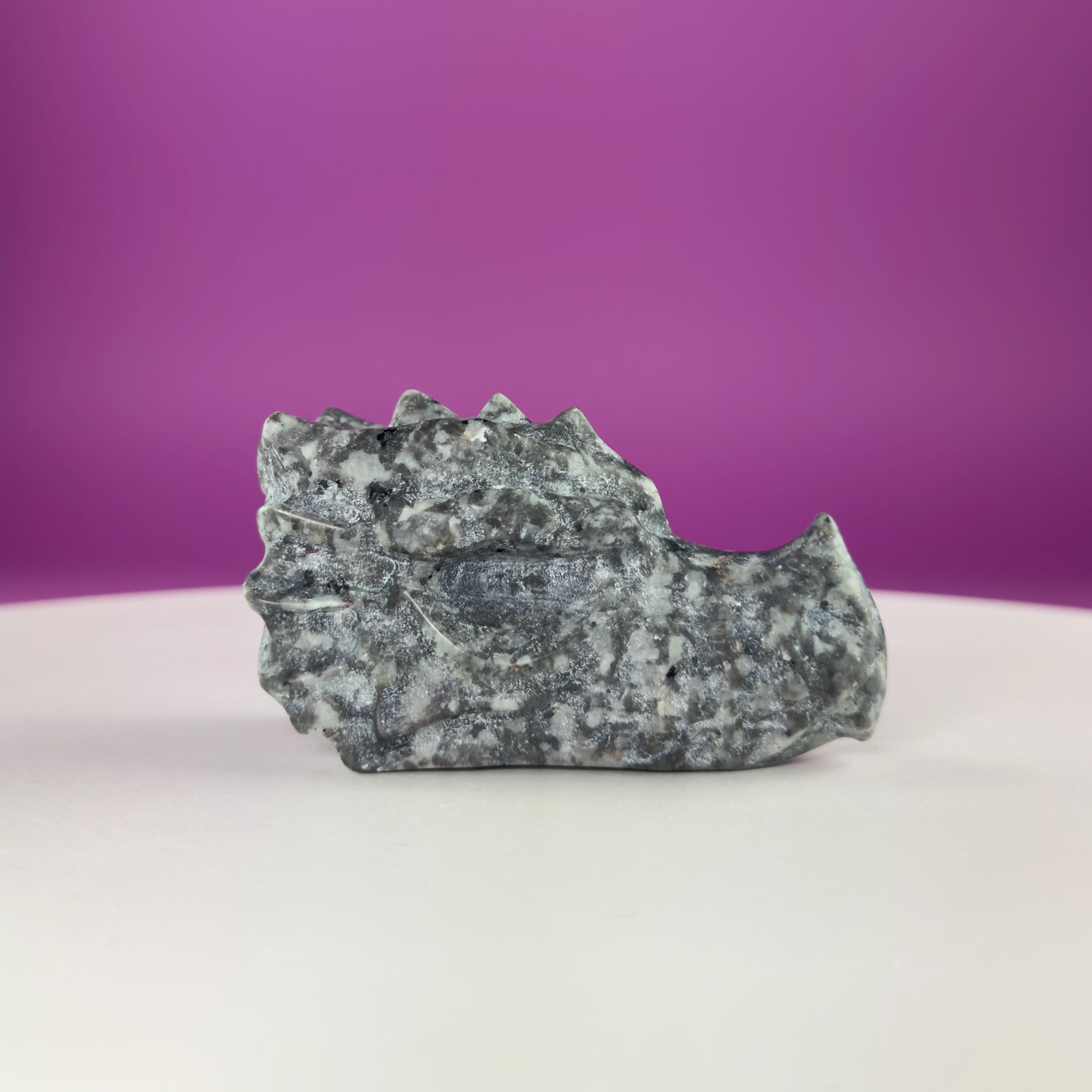 Yooperlite Dragon Skull Carving 138g | UV Reactive Crystal Skull | Fluorescent Stone