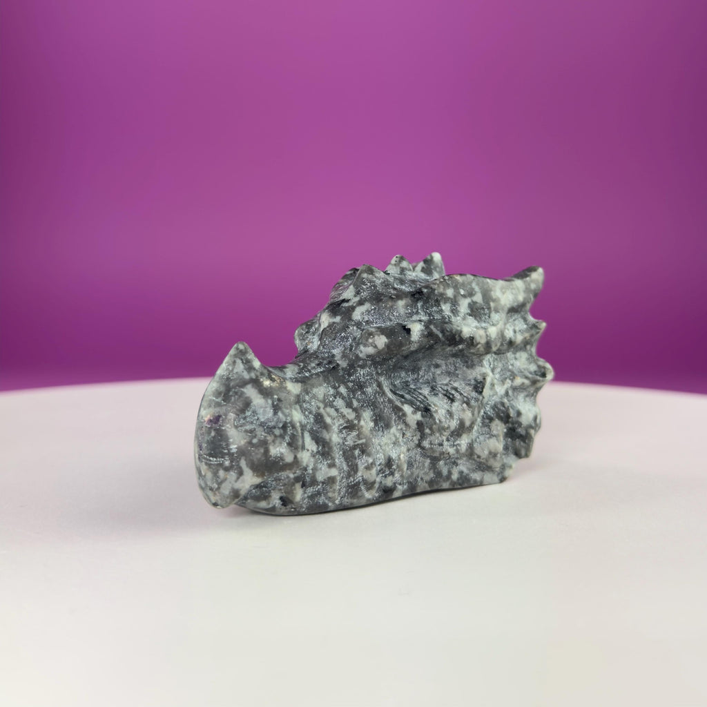 Yooperlite Dragon Skull Carving 138g | UV Reactive Crystal Skull | Fluorescent Stone