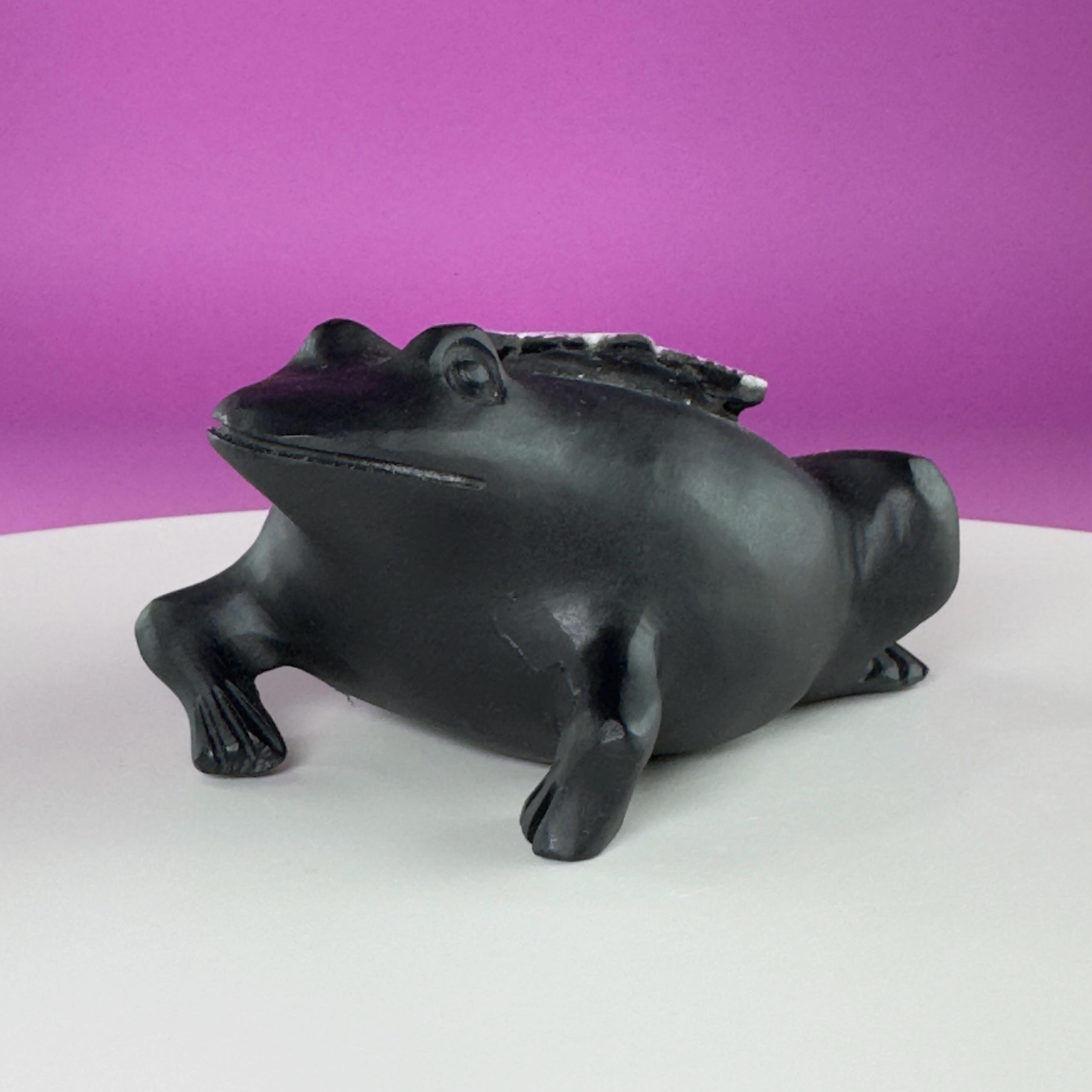 Natural Chrysanthemum Stone Frog Carving Flower Stone Sculpture