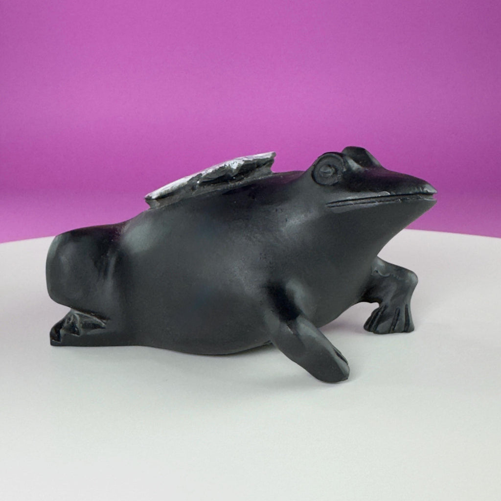 Natural Chrysanthemum Stone Frog Carving Flower Stone Sculpture
