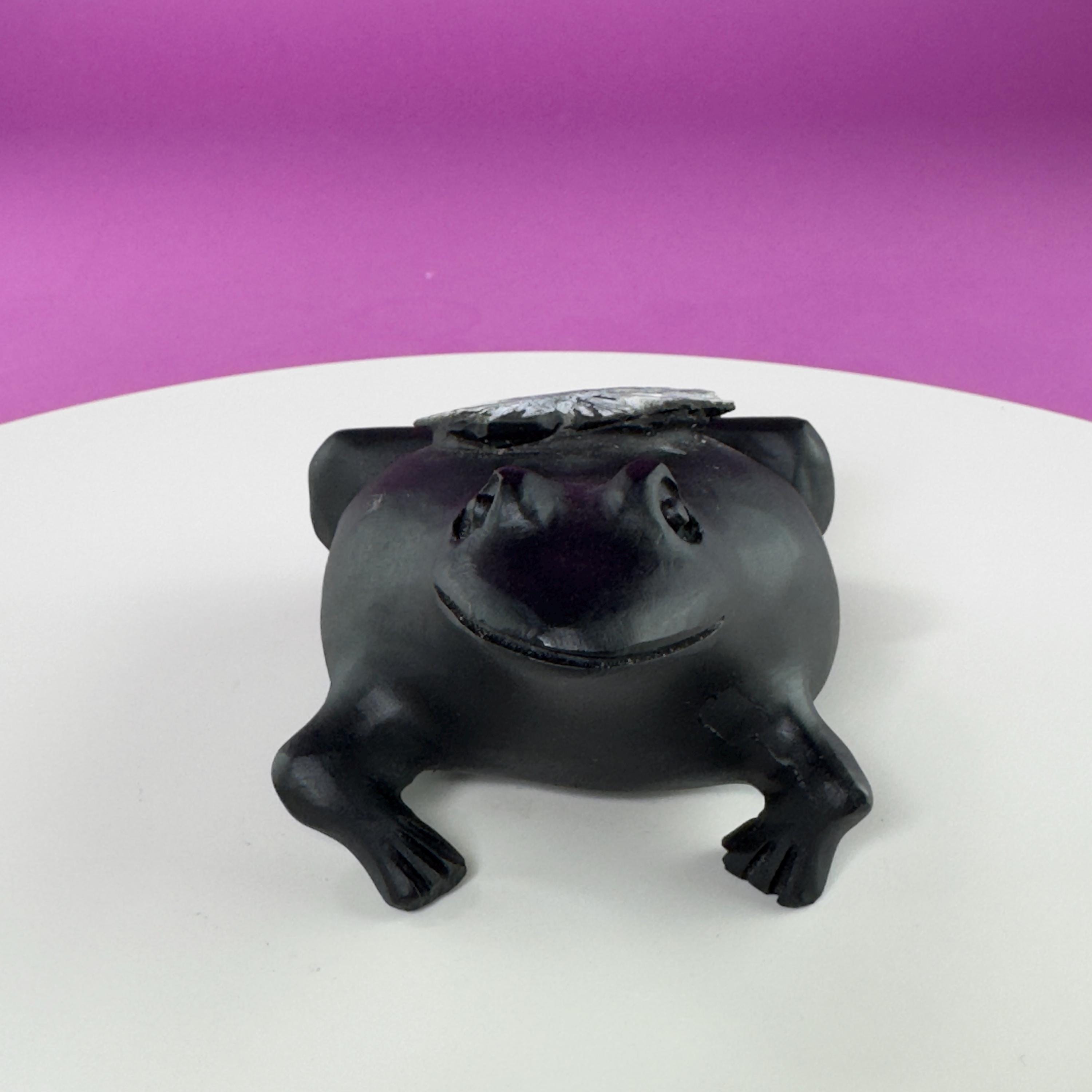 Natural Chrysanthemum Stone Frog Carving Flower Stone Sculpture