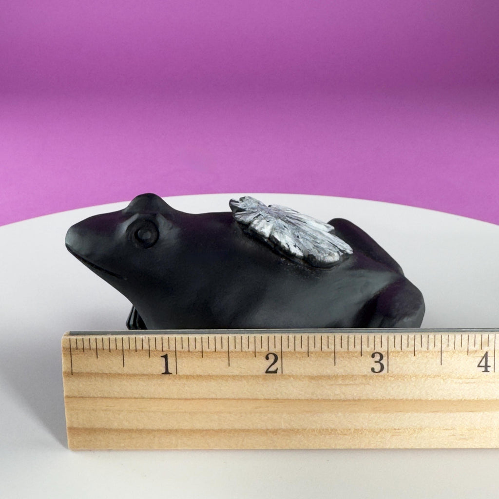Natural Chrysanthemum Stone Frog Carving Flower Stone Sculpture