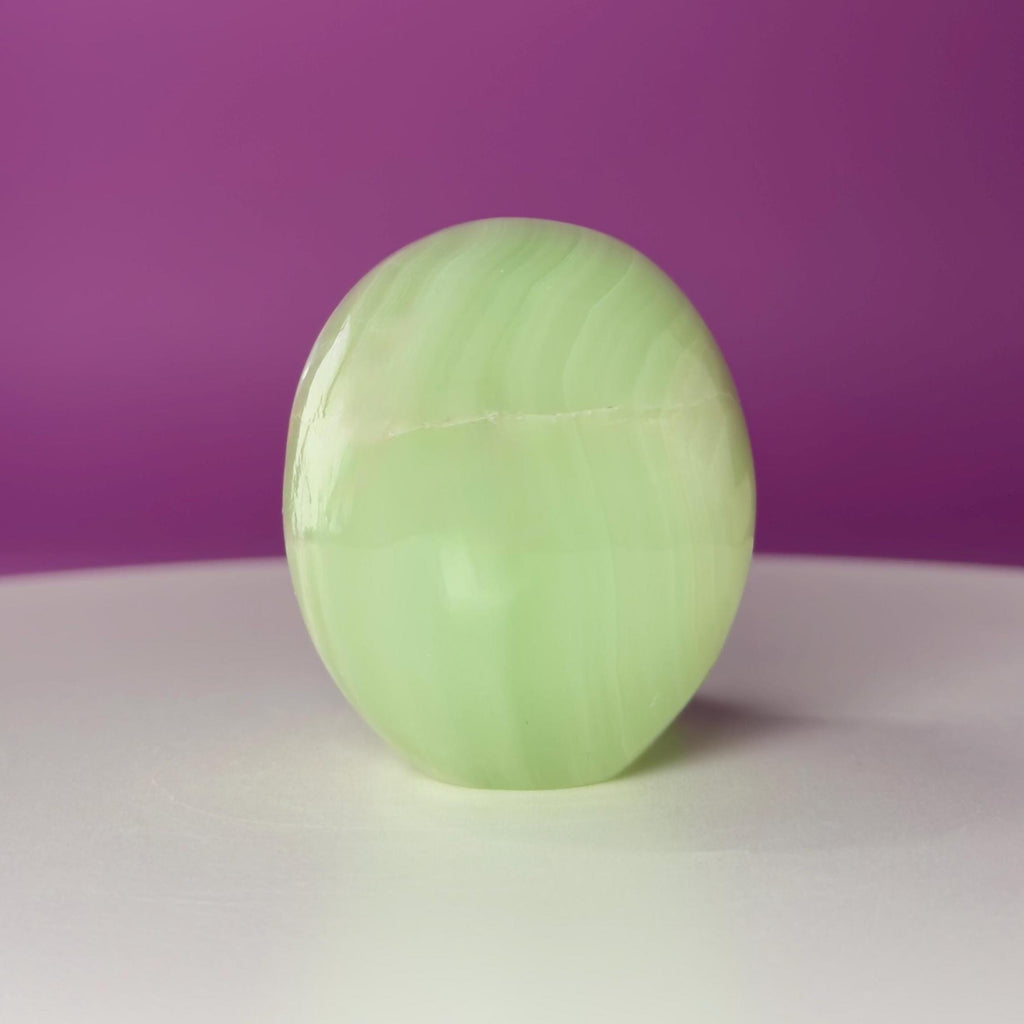 Green Onyx Skull Carving UV Reactive Crystal Decor