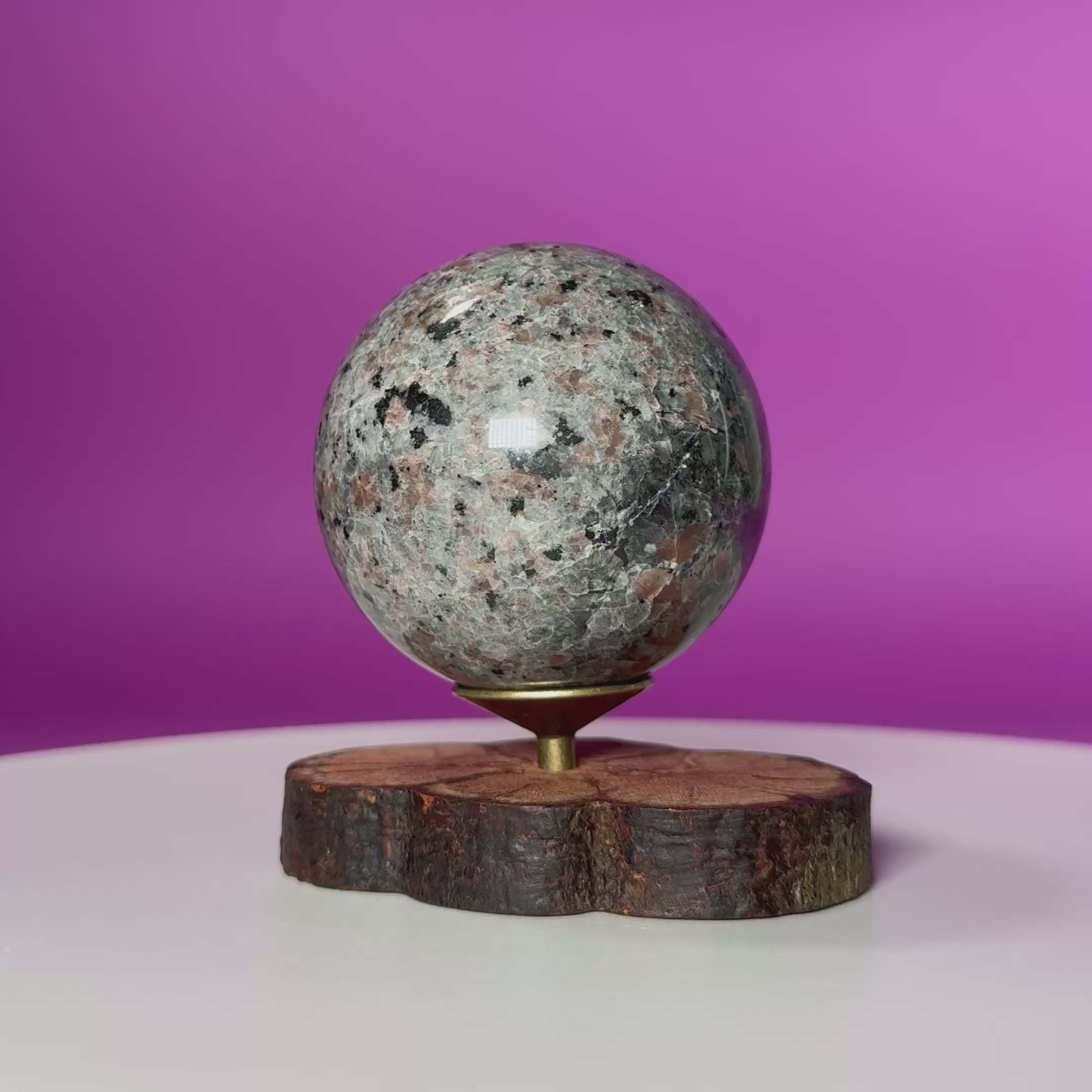 Yooperlite Sphere 414g with Decorative Stand – UV Reactive Crystal